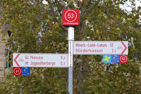 Schilder an Knotenpunkt 53 in Oberkassel © Landeshauptstadt Düsseldorf / David Young