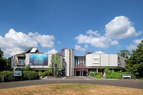 Das gebäude des Aquazoo Löbbecke Museum im Nordpark, Düsseldorf