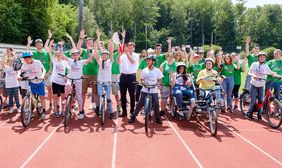 Start zum letzten Rennen des Special Petit Depart mit Stadtdirektor Burkhard Hintzsche © Landeshauptstadt Düsseldorf/Uwe Schaffmeister 