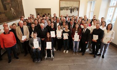 OB Thomas Geisel ehrte im Jan-Wellem-Saal erfolgreiche Sportler und Personen, die sich in besonderer Weise um den Düsseldorfer Sport verdient gemacht haben. Foto: David Young