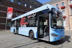 Die Rheinbahn beteiligt sich an "Wege für alle" zum Auftakt mit einem gebrandeten Bus © Landeshauptstadt Düsseldorf, David Young 