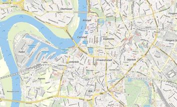 Screenshot aus dem Geoportal zu Schmuckzwecken: Kartenausschnitt von Düsseldorf und Neuss mit Fokus auf zentrale Stadtteile. Die Karte zeigt die Lage beider Städte entlang des Rheins. Markiert sind u. a. die Stadtteile Altstadt, Carlstadt, Unterbilk, Friedrichstadt, Oberbilk, Bilk, Flingern Nord und Süd sowie Hafenbereiche in Düsseldorf und Neuss. Wichtige Verkehrsachsen, wie die Rheinkniebrücke, Südring (B1), Corneliusstraße und weitere Hauptstraßen, sind gut erkennbar. Der Rhein fließt in einer großen Kurve von Nordwest nach Südost. Im linken Bereich liegt Neuss mit den Vierteln Barbaraviertel und Hafen, im rechten Bereich das Stadtgebiet von Düsseldorf.