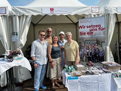 Informationsstand des Seniorenrates mit Mitglieder, Foto: Seniorenrat Landeshauptstadt Düsseldorf