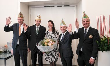 Prinzenempfang im Düsseldorfer Rathaus: (v.l.) Hans-Joachim Driessen, Präsident des Prinzenclubs, das designierte Prinzenpaar Prinz Martin (Martin Meyer) und Venetia Sabine (Sabine Ilbertz), Oberbürgermeister Thomas Geisel und Dr. Rüdiger Dohmann, Foto: Michael Gstettenbauer.