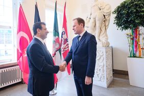 Oberbürgermeister Dr. Stephan Keller empfing den Oberbürgermeister von Istanbul, Ekrem İmamoğlu, am Donnerstag, 20. Juni, im Jan-Wellem-Saal des Rathauses. Foto: Michael Gstettenbauer