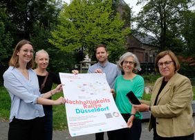 Maria Icking (v.r.), Bezirksbürgermeisterin, Ursula Keller, Geschäftsstelle Nachhaltigkeit, Andreas Schmitz, Bereichsleiter Stadtplanungsamt, Kerstin Veenman, Stadtplanungsamt, und Philomena Lamberty, Geschäftsstelle Nachhaltigkeit, Foto: Meyer