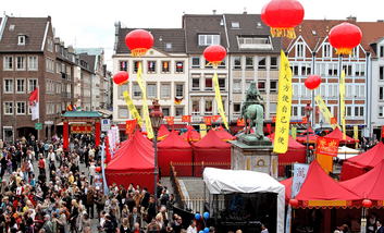 Une ambiance d'Extrême-Orient à la fête chinoise