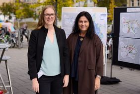 Foto von Mobilitätsdezernentin Cornelia Zuschke (r.), hier mit Laura Hoppenheit