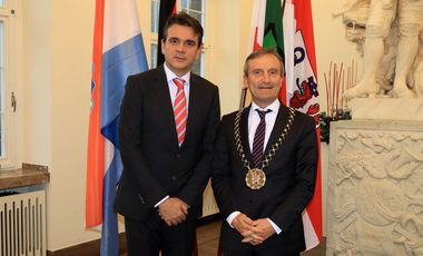 Der Generalkonsul der Republik Kroatien, Dr. Ivan Bulić (links) mit Oberbürgermeister Thomas Geisel im Jan-Wellem-Saal, Foto: David Young