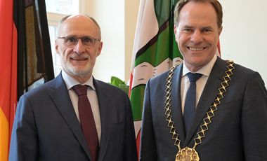 Oberbürgermeister Dr. Stephan Keller (r.) hat Geert Muylle, Botschafter des Königreichs Belgien, zu einem Antrittsbesuch im Düsseldorfer Rathaus empfangen, Foto: Meyer