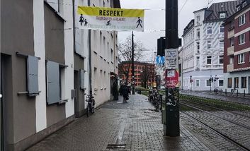 Foto von gemeinsamen Geh- und Radweg entlang der Neusser Straße.