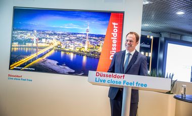 Die Landeshauptstadt Düsseldorf ist auch im Jahr 2023 wieder in Cannes vertreten. OB Dr. Stephan Keller stellte unter dem Titel "Düsseldorf. Planning. Building. Living." am Mittwoch, 15. März, die aktuellen Immobilien-Highlights vor, Foto: Krudewig.