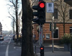 Foto von Schild zum Grünpfeil an der Ampelanlage