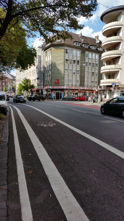 Bild vom neuen Radfahrstreifen auf der Duisburger Straße
