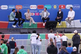 Talk-Runde zur Eröffnung der Fan Zone auf dem Burgplatz, u.a. mit Martina Voss-Tecklenburg, Botschafterin der Host City Düsseldorf, und Oberbürgermeister Dr. Stephan Keller. Foto: David Young