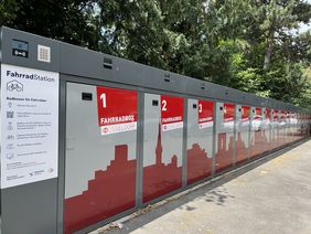 Foto von Fahrradboxen am Bahnhof in Benrath