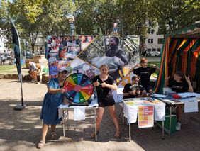 Informationsstand der SchokoFair AG auf dem Wochenmarkt