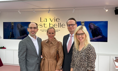 (v.l.) Dr. Hagen Wülferth, Isabel Neudeck, Dr. Michael Rauterkus und Theresa Winkels bei der Eröffnung des Lancome Pop-up Stores auf der Königsallee @ Wirtschaftsförderung Düsseldorf 
