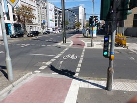 Gleichzeitig wurden auch die Ampeln an den Einmündungen von Bismarck-, Friedrich-Ebert- und Kurfürstenstraße umgebaut 