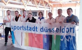 Das weibliche U16 Judoka-Team aus Warschau mit den Trainern. Foto: Landeshauptstadt Düsseldorf/Sportamt