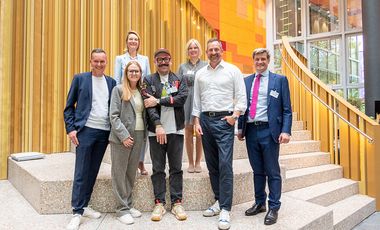 Anlässlich des 9. Immobilien-Dialogs Düsseldorf kamen am Donnerstag, 4. September 2025, Vertreterinnen und Vertreter der Branche zusammen, um unter dem Thema "Startklar für den Aufschwung: Gemeinsam Zukunft gestalten!" über die aktuellen politischen, wirtschaftlichen und technologischen Rahmenbedingungen zeitgemäßer und resilienter Stadtentwicklung zu sprechen. Hier spricht Wirtschaftsdezernent Christian Zaum. © Landeshauptstadt Düsseldorf; kplus konzept GmbH. 