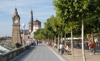 Pegeluhr, Rheinuferpromenade. (C) DMT