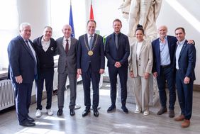 Zu Gast bei OB Dr. Keller (4.v.l.): Peter Frymuth, Andreas Rettig, Bernd Neuendorf, Julian Nagelsmann, Célia Šašić, Rudi Völler und Philipp Lahm; Fotos: Beele