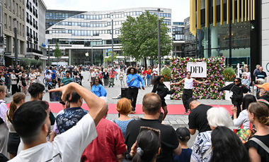 Foto eines Dance-Acts während des DFD Festivals