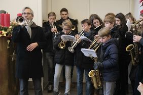 Das Jugendblasorchester des Annette-von-Droste-Hülshoff-Gymnasiums aus Benrath begleitete den Empfang musikalisch.