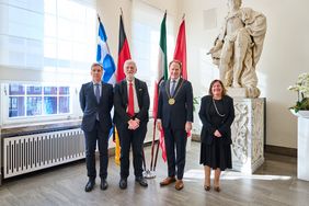 OB Dr. Keller mit dem stellv. Außenminister der Hellenischen Republik (2.v.l.), Ioannis-Michail Loverdos, Botschafter Alexandros Papaioannou und der Generalkonsulin Charalampia Baltouma. Foto: LHD/Claus Langer
