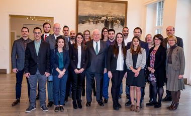 Bürgermeister Friedrich G. Conzen empfängt Stipendiaten der Zukunftsinitiative "d.eu.tsch"; Foto: Krudewig