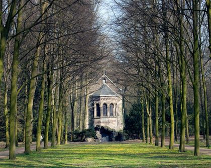 Die Kapelle am Ende der Lindenallee