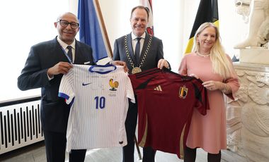 OB Dr. Keller (Mitte) begrüßte Philippe Diallo (Verbandspräsident Frankreich) und Pascale van Damme (Verbandspräsidentin Belgien) im Rathaus; Fotos: Young