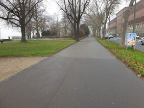 Joseph-Beuys-Ufer in Düsseldorf