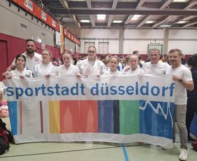 Sechs Mädchen der Jahrgänge 2010 bis 2012 aus der Partnerstadt Warschau sowie ihre beiden Trainer haben an den 7. Judo Open in Düsseldorf teilgenommen ©Landeshauptstadt Düsseldorf/Sportamt