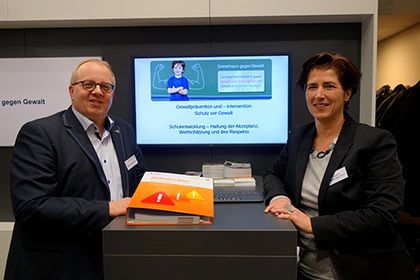 Martin Oppermann, Ministerium für Schule und Weiterbildung  Christel Müller-Spandick, Landespräventionsstelle 