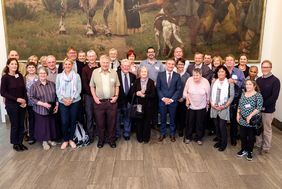 Oberbürgermeister Thomas Geisel hat die Teilnehmerinnen und Teilnehmer der 56. Tagung der Deutsch-Englischen Ärztegesellschaft im Rathaus empfangen. Foto: Uwe Schaffmeister 