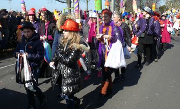 Fußguppe beim Rosensonntagszug