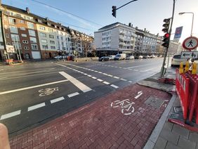 Foto vom passiven Linksabbiegen von der Kölner Straße in die Gerresheimer Straße