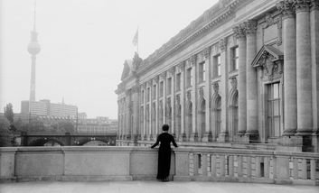 Carrie Mae Weems, Pergamon Museum, 2006, From the series: Museums Series, Digital c-print, 186 x 155 cm, © Carrie Mae Weems. Courtesy of the artist and Galerie Barbara Thumm, Jack Shainman Gallery, New York