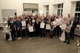 OB Thomas Geisel hat die erfolgreichsten Teams im Wettbewerb Stadtradeln im Düsseldorfer Rathaus ausgezeichnet; Foto: Gstettenbauer