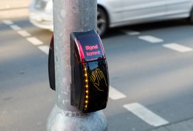 Der erste kontaktlose "Ampeltaster" Europas kommt in der Landeshauptstadt Düsseldorf zum Einsatz © Landeshauptstadt Düsseldorf, Uwe Schaffmeister 