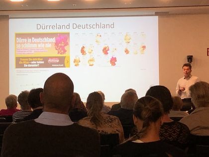 Veranstaltungsbesucher hören dem Referenten zu, Foto: Seniorenrat Landeshauptstadt Düsseldorf