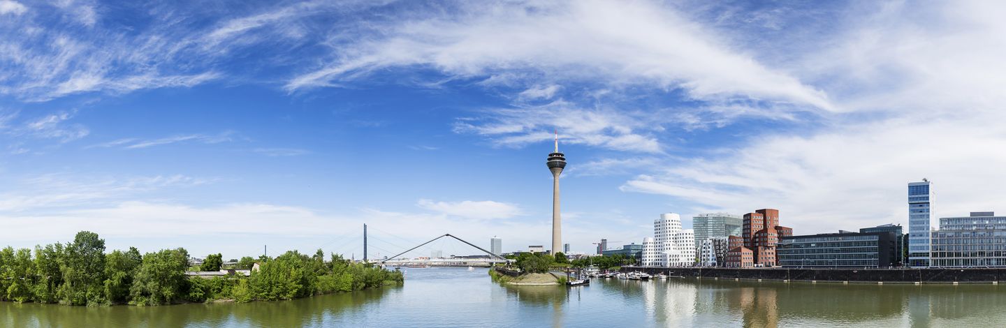 Blick vom Hafen Richtung Fernsehturm, ©rcfotostock, Fotolia