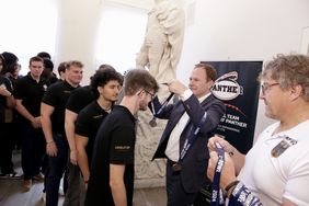 Offizielle Medaillenübergabe an den "Junior-Bowl"-Champion aus Düsseldorf im Jan-Wellem-Saal des Rathauses; Fotos: Lammert