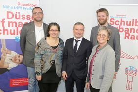 Dr. Eric Sidoroff, Prof. Dr. Petra Moog, der stellvertretende Leiter des Schulverwaltungsamtes Florian Dirszus und die Leiterin des Schulverwaltungsamtes Dagmar Wandt (v.l.) wurden von OB Thomas Geisel begrüßt. Foto: Ingo Lammert