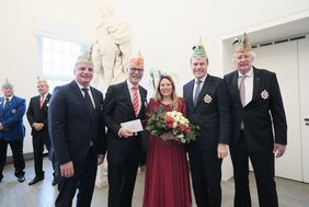 Prinzenempfang im Rathaus: (v.r.) Prinzenclub-Präsident Jobsi Driessen, OB Dr. Stephan Keller, Venetia Melanie, Prinz Uwe I. und Prinzenclub-Vizepräsident Dr. Rüdiger Dohmann, Fotos: Gstettenbauer.