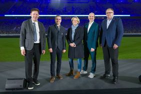 Teilnehmer der Talkrunde (v.l.): Stadtdirektor Burkhard Hintzsche, Turnierdirektor Philipp Lahm, Botschafterin Martina Voss-Tecklenburg, Michael Brill (CEO D.LIVE), Andreas Mex Schär (CEO EURO 2024 GmbH). Foto: Kenny Beele