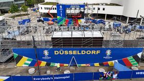 Willkommen in Düsseldorf - die Fan Zone Schauspielhaus sieht bereits jetzt nach EURO 2024 aus! Foto: David Young