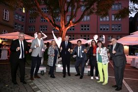 Oberbürgermeister Dr. Stephan Keller (m.) freut sich gemeinsam mit seinen Gästen auf die MAKKABI Deutschland Games. Foto: Lammert